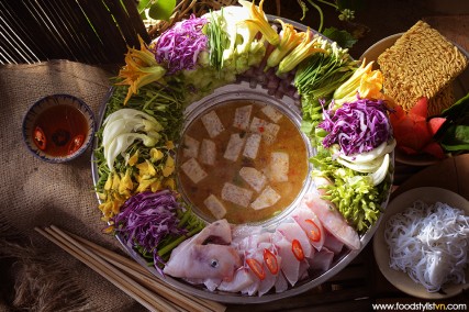 Lẩu hoa đồng nội Client: Phương Nam Book Photograph by: Rong Vang (Nguyen Thu Tinh) Food & Prop Stylist: Tiến Nguyên 